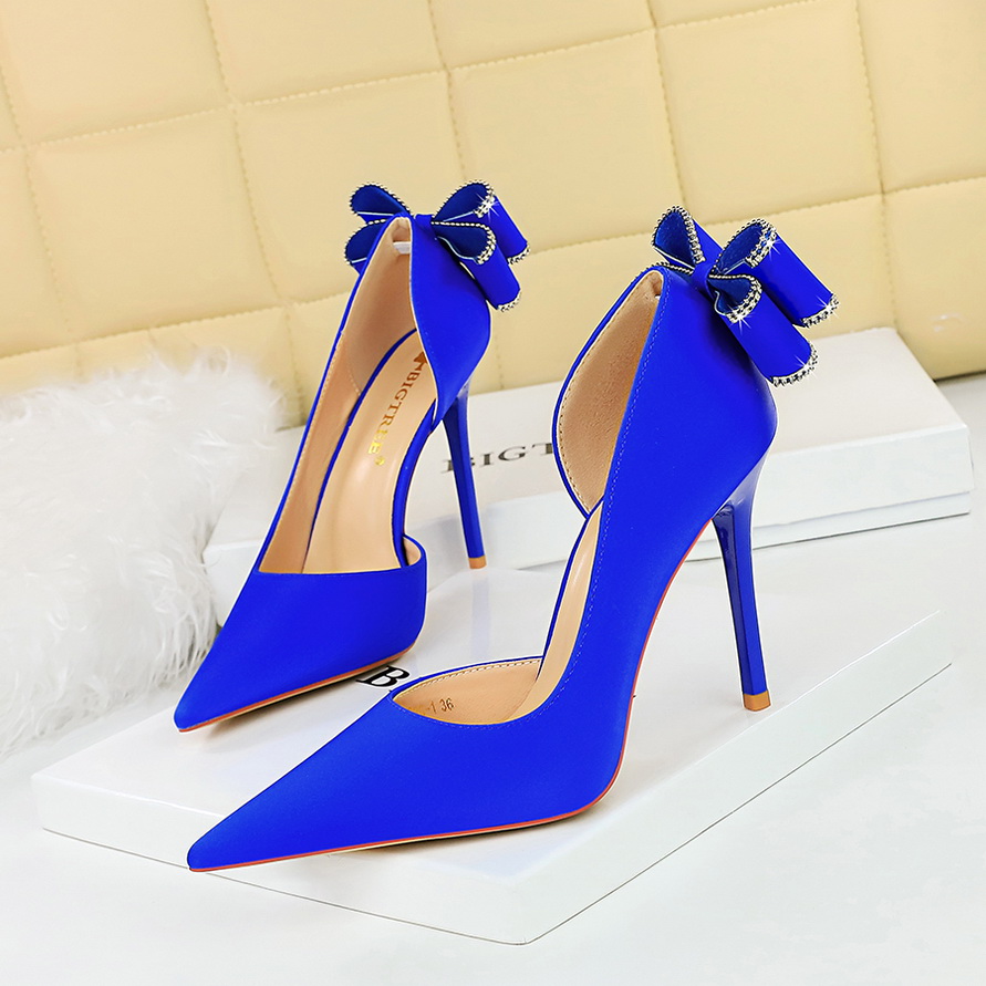 Men Shoes For Wedding - รองเท้าส้นสูงแฟชั่นผู้หญิง 10.5 ซม. แบบสวม ปลายแหลม แต่งโบว์ผีเสื้อ